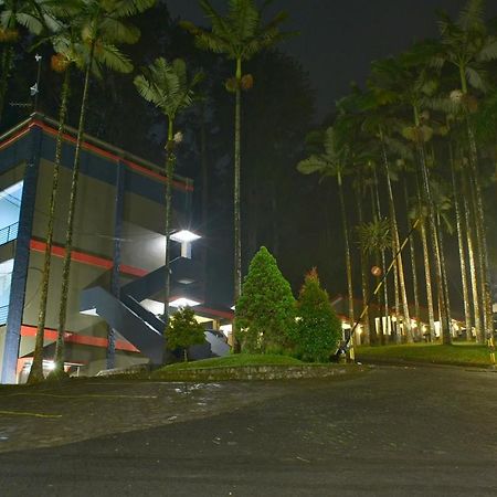 Surya Hotel & Resort باتورادن المظهر الخارجي الصورة