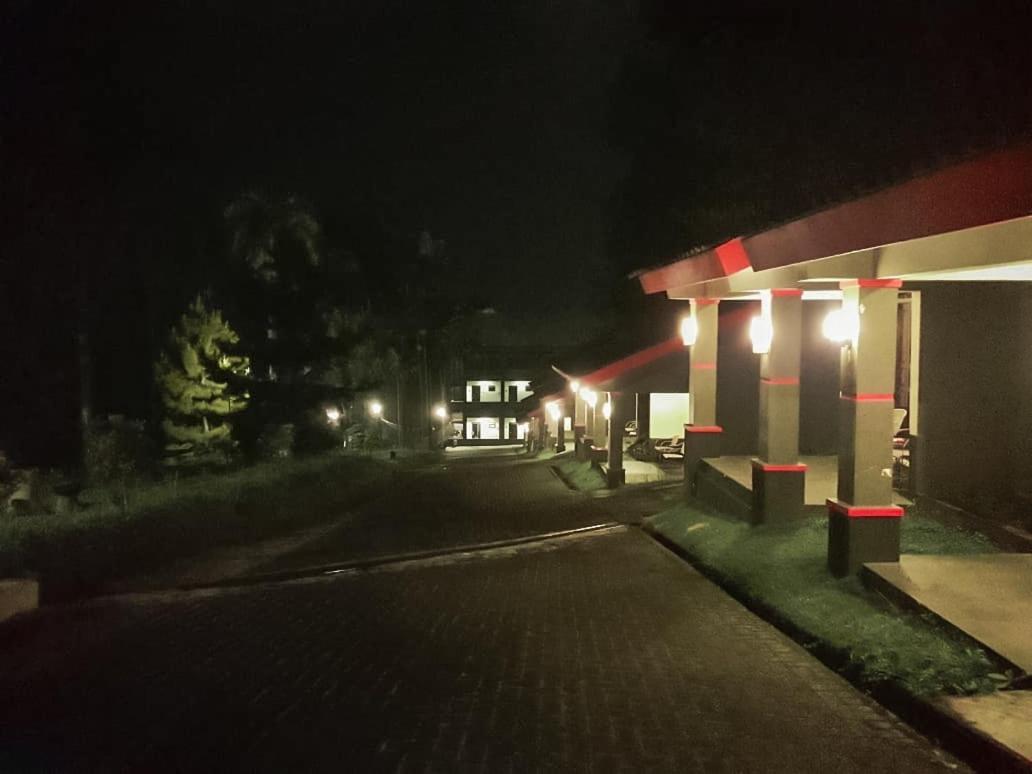 Surya Hotel & Resort باتورادن المظهر الخارجي الصورة