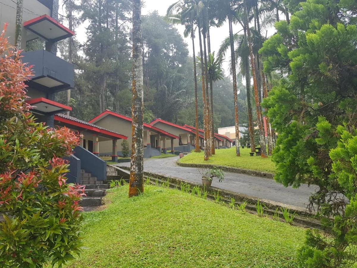 Surya Hotel & Resort باتورادن المظهر الخارجي الصورة