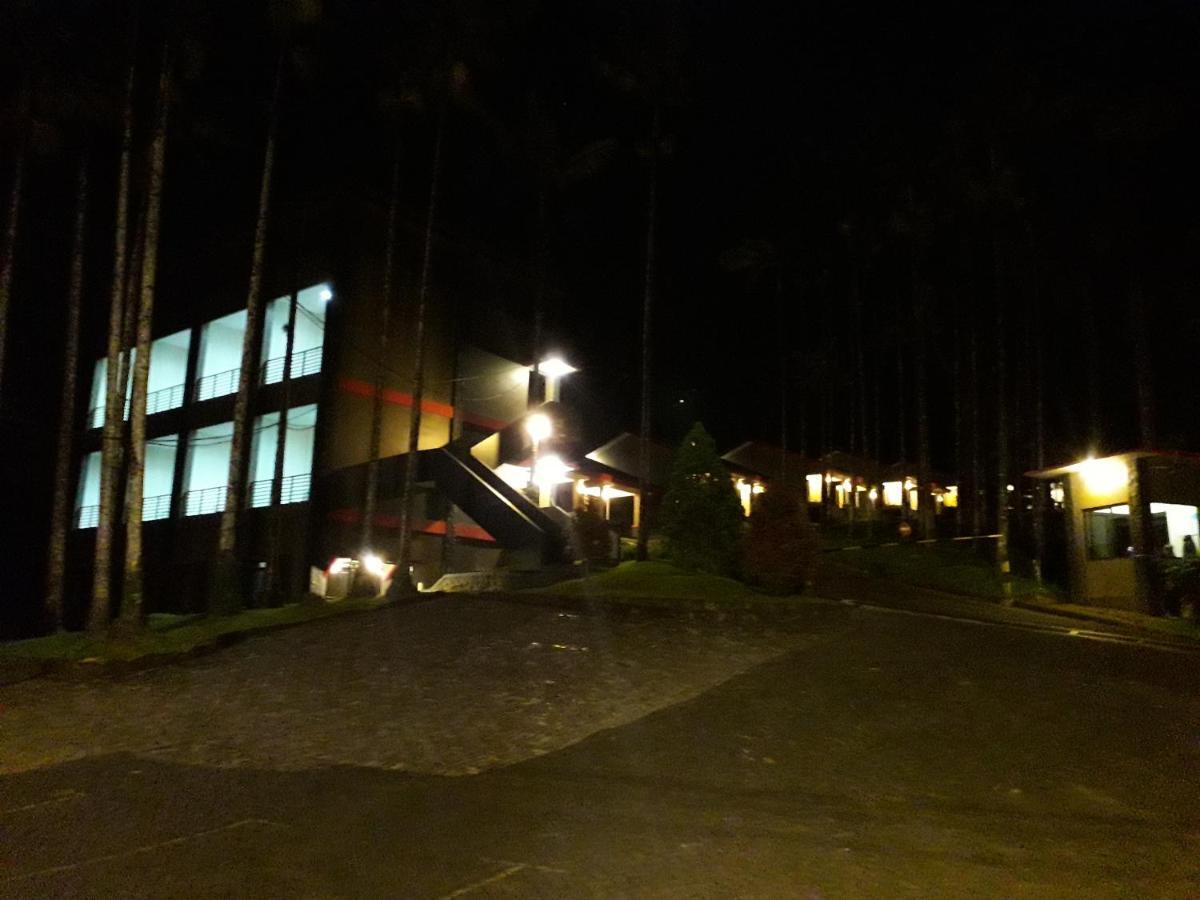 Surya Hotel & Resort باتورادن المظهر الخارجي الصورة
